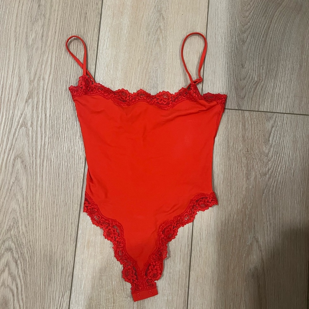skims fits everybody lace cami bodysuit